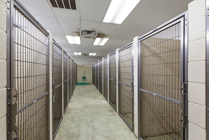 More Photos Of 1695 S State Highway 121, Lewisville Veterinarian Kennel For Lease