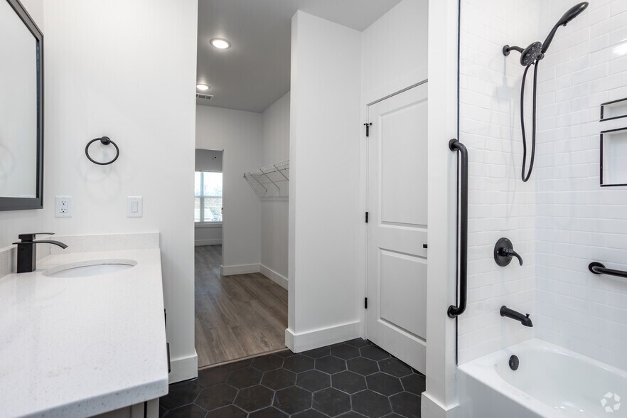 More Photos Of 300 Elm St, Hogansville Apartments For Sale