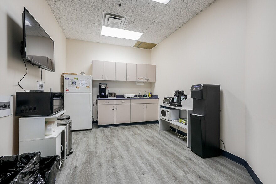 More Photos Of 766 Cliveden Pl, Delta Warehouse For Lease