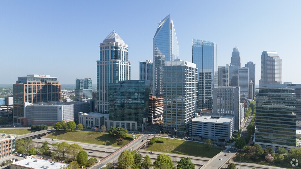 More Photos Of 600 S Tryon St, Charlotte Office For Lease