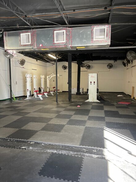 More Photos Of 4214 W Virginia Ave, Tampa Warehouse For Lease