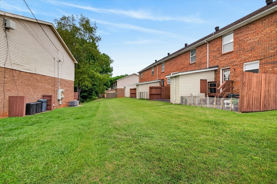 More Photos Of 1531 E Knollwood Cir, Clarksville Apartments For Sale