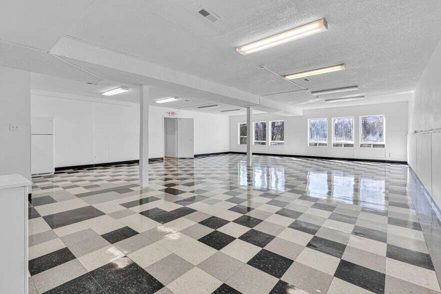 More Photos Of 205 Southbrook Pky, Kearney Daycare Center For Sale