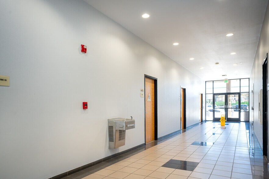 More Photos Of 6160 Mission Gorge Rd, San Diego Loft Creative Space For Lease