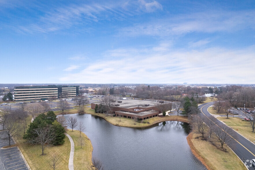 More Photos Of 1 Overlook Pt, Lincolnshire Unknown For Lease