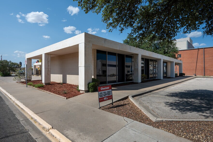 More Photos Of 132 W 7th St, Odessa Specialty For Lease