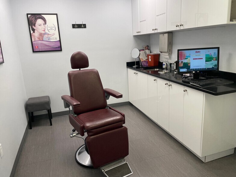 More Photos Of 38-08 Union St, Flushing Office Residential For Lease