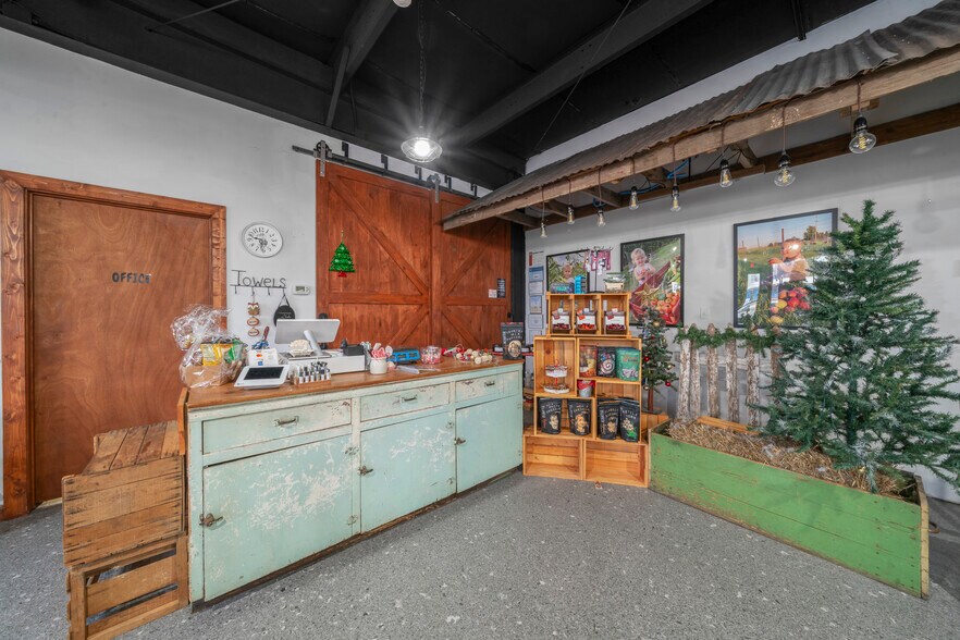 More Photos Of 225 W Market St, Somonauk General Retail For Sale