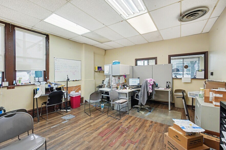 More Photos Of 1002 Monmouth St, Newport Office Residential For Sale