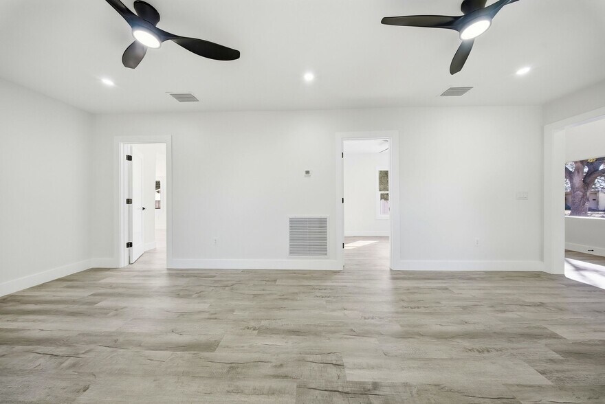 More Photos Of 2051 1st Ave N, Saint Petersburg Office Residential For Sale