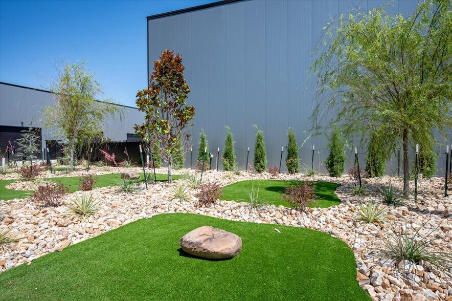 More Photos Of 1229 NW 122nd St, Oklahoma City Light Manufacturing For Lease