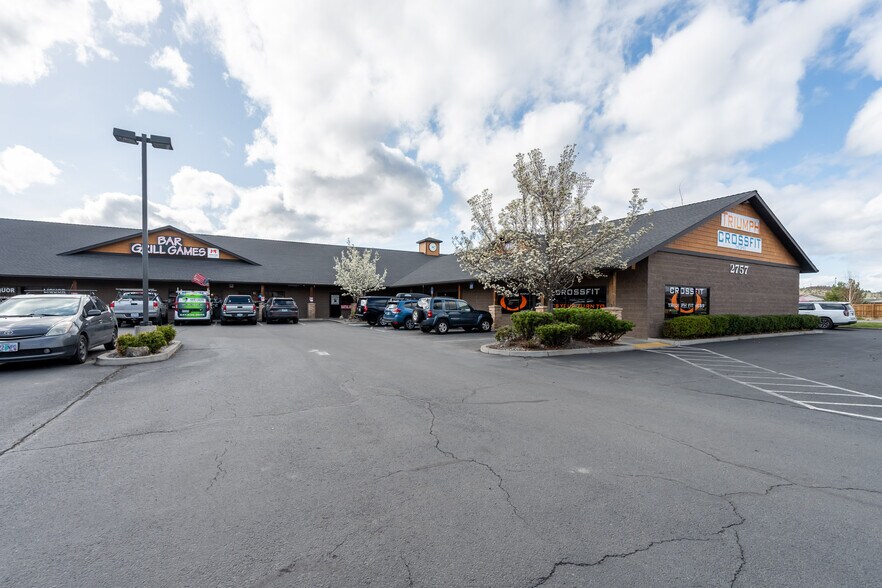 Primary Photo Of 2757 NW 7th St, Redmond Storefront Retail Office For Lease