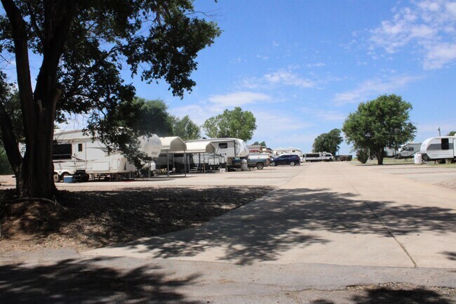 More Photos Of 415 20th St, Woodward Trailer Camper Park For Sale