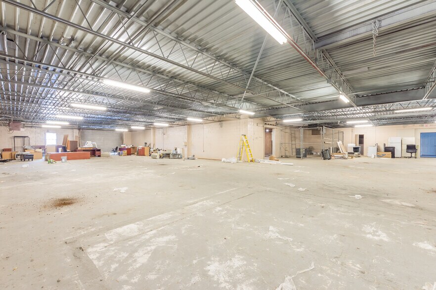 More Photos Of 8456 Newman St, Douglasville Light Manufacturing For Sale