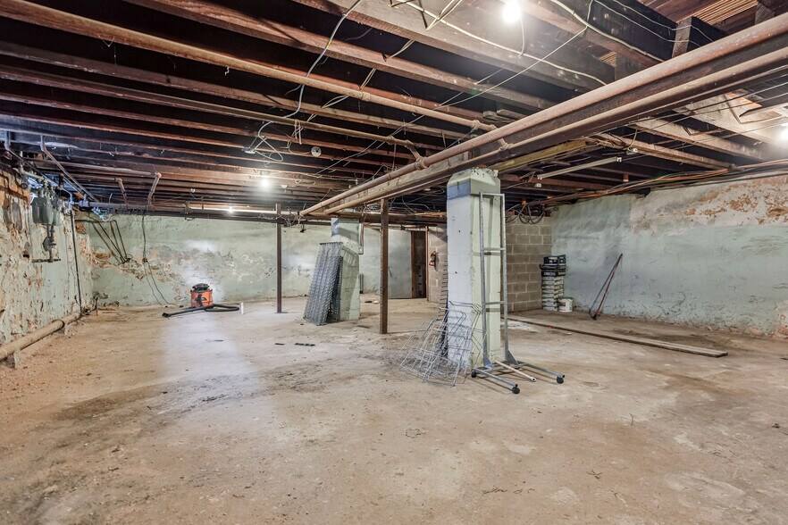 More Photos Of 113-115 W Ridge Pike, Conshohocken Storefront For Lease