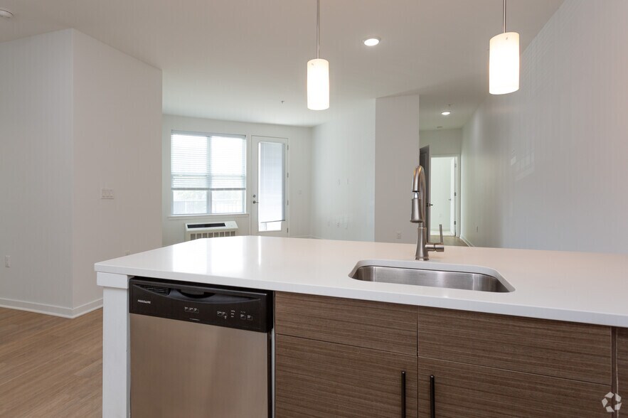 More Photos Of 56 Broad St, Bloomfield Apartments For Lease