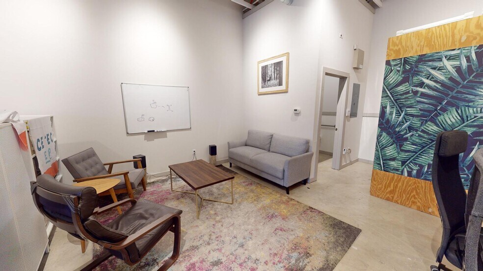 More Photos Of 1700 Montopolis Dr, Austin Freestanding For Lease