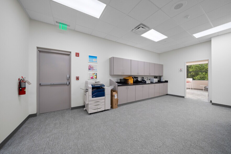 More Photos Of 1930 SW 38th Ave, Ocala Office For Lease