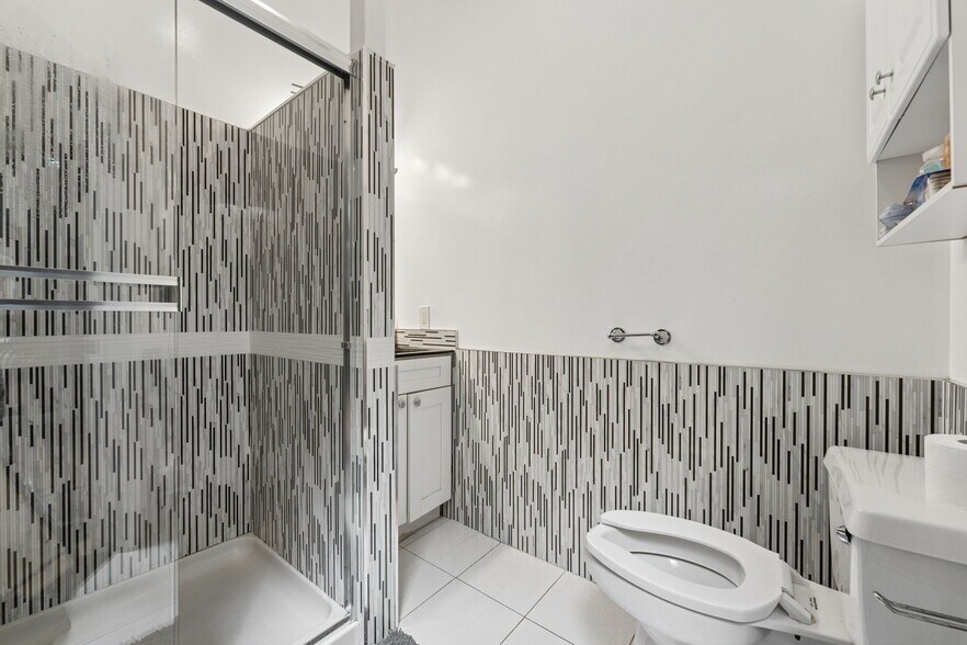 More Photos Of 825-829 27th Ave, Oakland Manufacturing For Sale