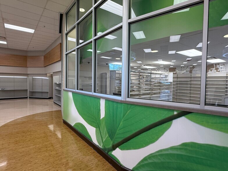 More Photos Of 3710 Shawnee Rd, Lima Drugstore For Sale