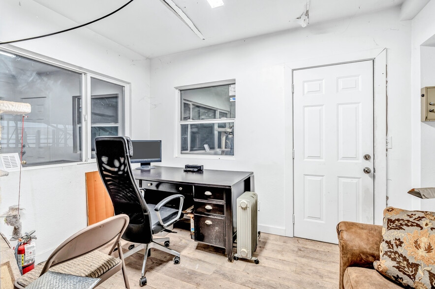 More Photos Of 6729 SE 162nd Ave, Portland Horse Stables For Sale