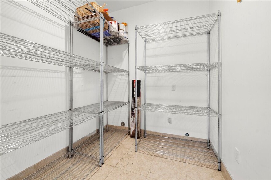 More Photos Of 123 Richmond St, El Segundo Storefront Retail Residential For Lease