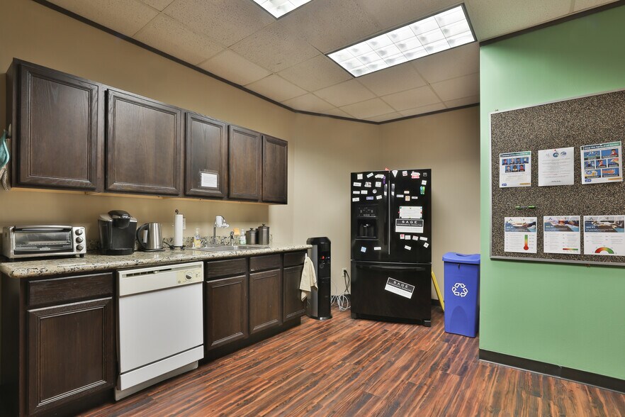 More Photos Of 12727 Featherwood Dr, Houston Medical For Sale