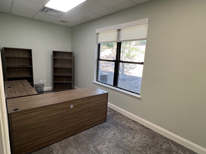 More Photos Of 8780 Perimeter Park Ct, Jacksonville Medical For Lease