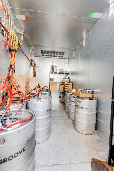 More Photos Of 827 E Warrington Ave, Pittsburgh Flex For Lease