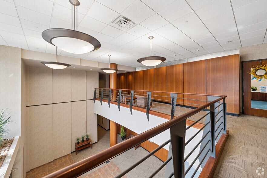 More Photos Of N19W23993 Ridgeview Pky, Waukesha Office For Sale
