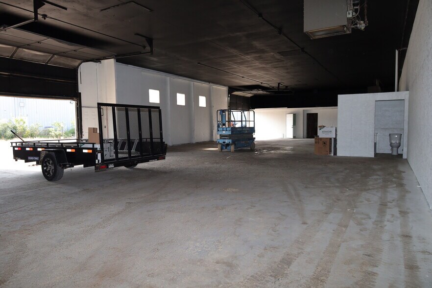 More Photos Of 6071 Branch Hill Guinea Rd, Milford Warehouse For Lease
