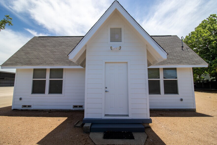 Primary Photo Of 2618 Bomar Ave, Dallas Land For Lease
