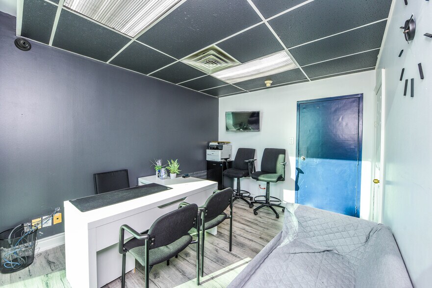 More Photos Of 1300 Steeles Ave E, Brampton Office For Lease