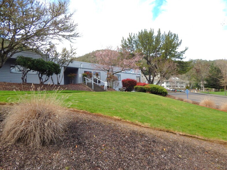 More Photos Of 272 Medical Loop, Roseburg Office For Sale