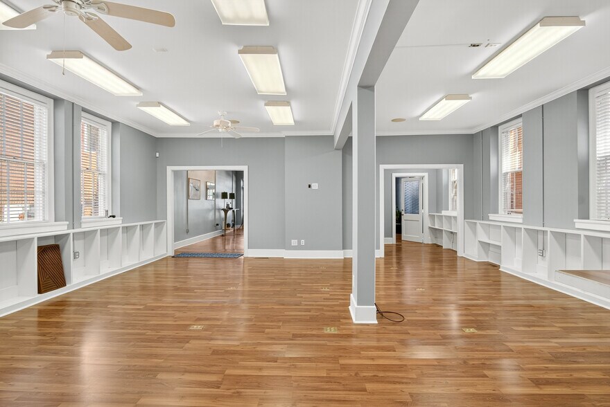 More Photos Of 115 E Market St, Warrenton Office For Lease