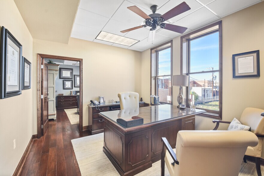 More Photos Of 101 Simonton St, Conroe Loft Creative Space For Lease