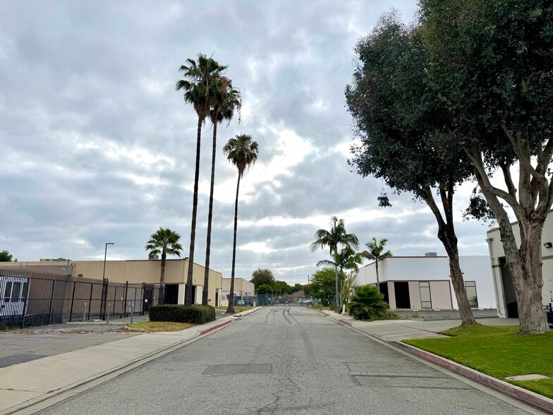 More Photos Of 2925 Seaboard Ln, Long Beach Warehouse For Sale