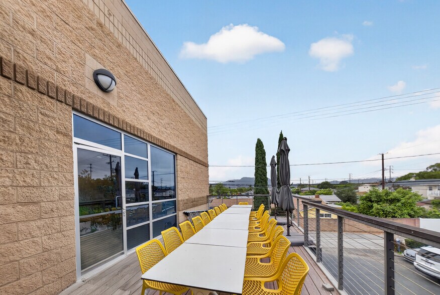 More Photos Of 3500 W Burbank Blvd, Burbank Office For Sale