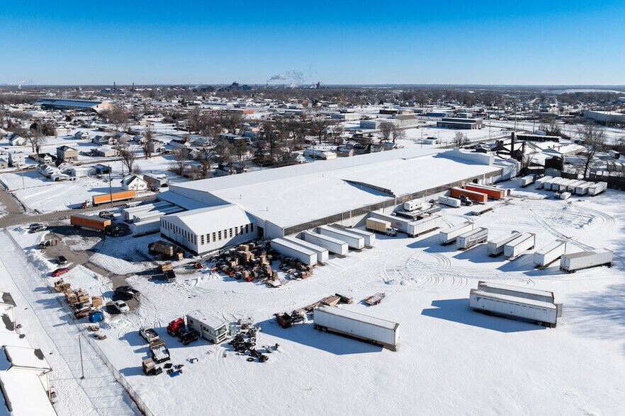 More Photos Of 1200 Bissell St, Venice Warehouse For Sale