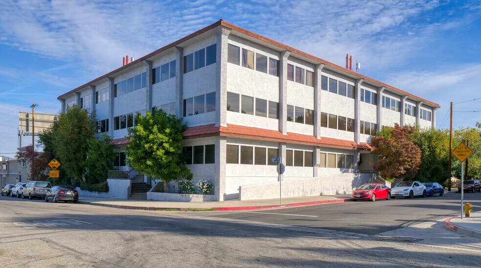 More Photos Of 5530 Corbin Ave, Tarzana Office For Lease