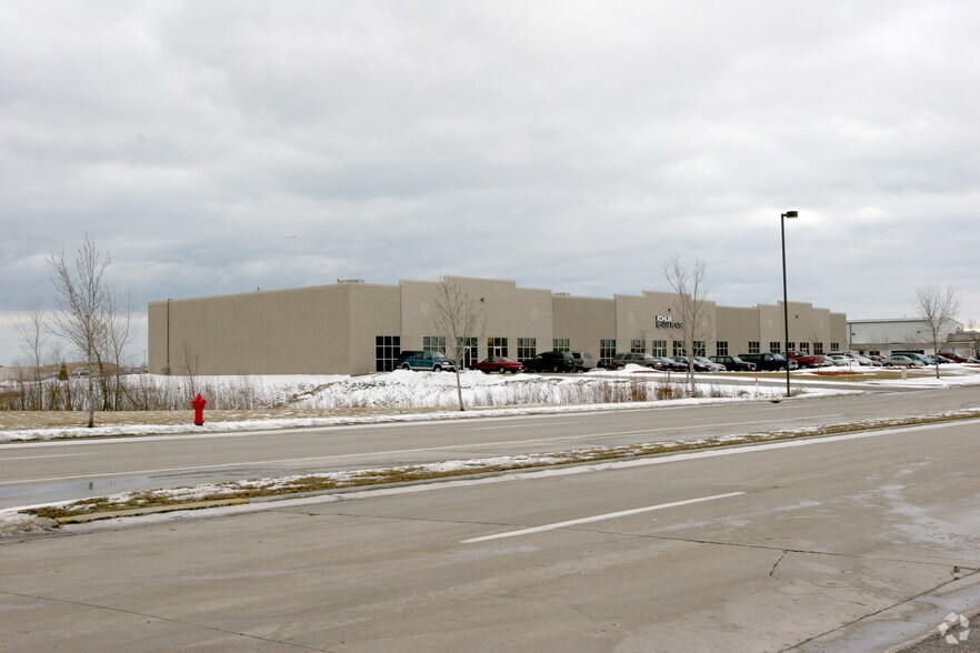 More Photos Of 4505-4515 S Taylor Dr, Sheboygan Flex For Sale