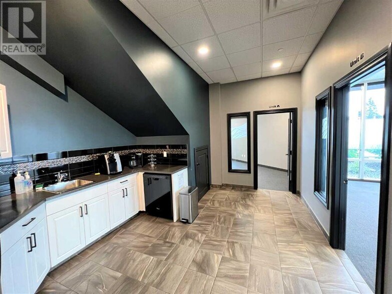 More Photos Of 5002 55th St, Red Deer Office For Lease
