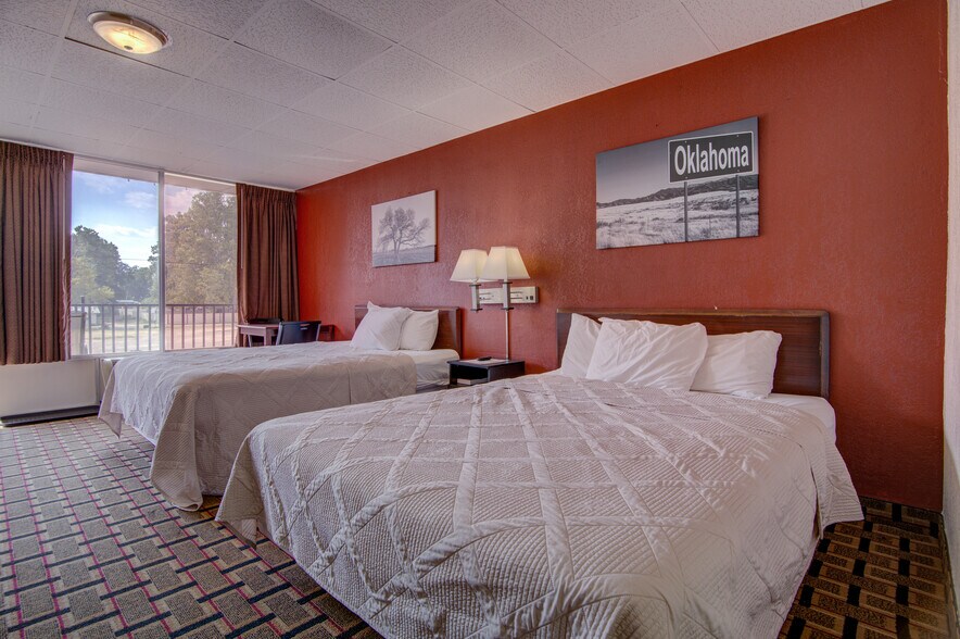 More Photos Of 100 W Wilson St, Valliant Hotel For Sale