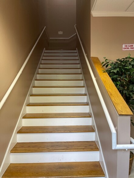 More Photos Of 3745 Cherokee St, Kennesaw Loft Creative Space For Lease