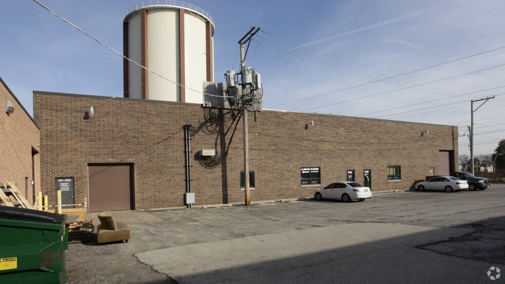 More Photos Of 2039 Foster Ave, Wheeling Warehouse For Lease