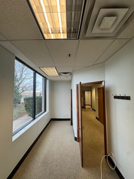 More Photos Of 5008-5018 Fairview Ave, Downers Grove Office For Lease