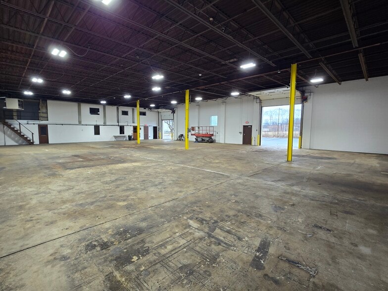 More Photos Of W146N5741 Enterprise Ave, Menomonee Falls Warehouse For Lease