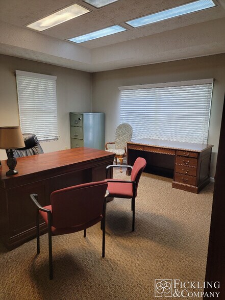 More Photos Of 102 Lois Dr, Warner Robins Office For Lease