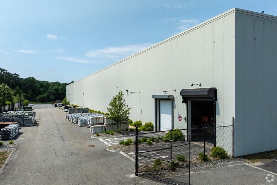 More Photos Of 12 Industrial Rd, Milford Warehouse For Lease