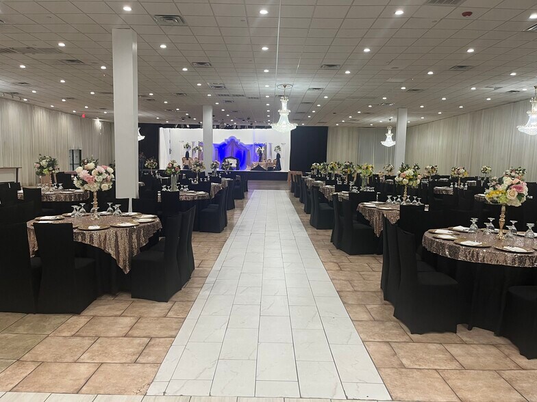 More Photos Of 15102-15160 Bellaire Blvd, Houston Storefront For Lease